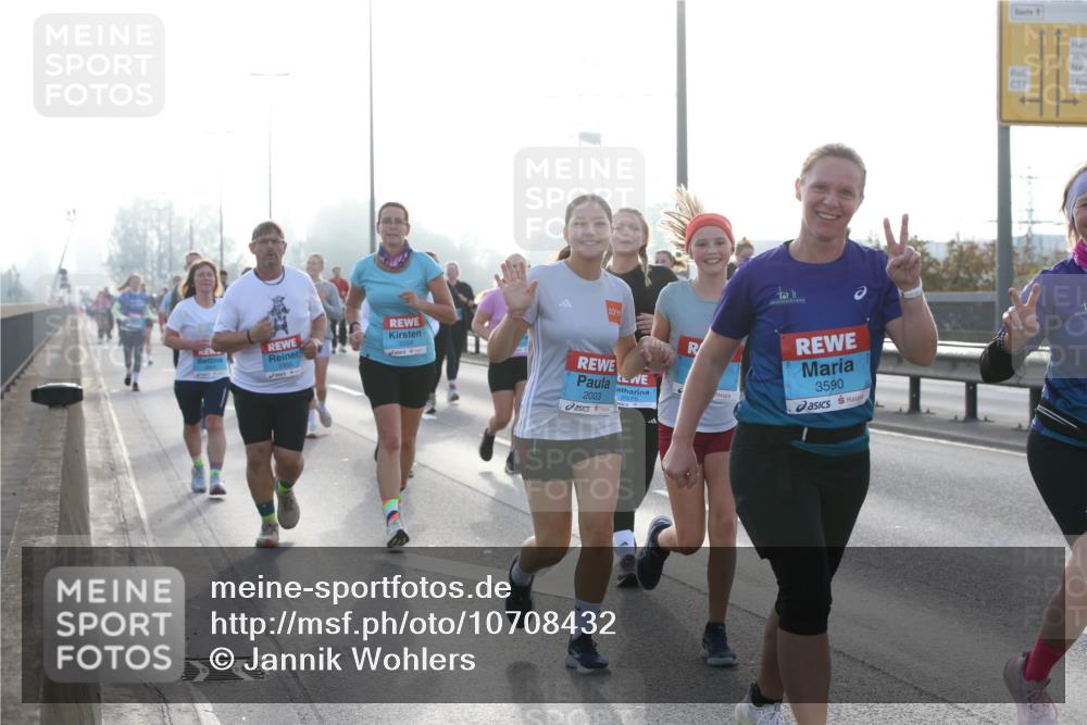03.10.2026 - Köhlbrandbrückenlauf Jannik Wohlers http://msf.ph/oto/10708432 03.10.2026 09:28:45 Position 3 52, 3590, 2003, 2075 meine-sportfotos.de
