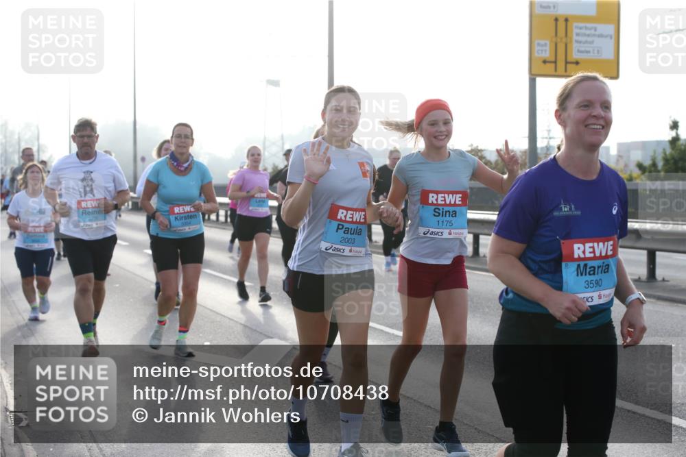 03.10.2026 - Köhlbrandbrückenlauf Jannik Wohlers http://msf.ph/oto/10708438 03.10.2026 09:28:45 Position 3 2003, 1175, 3590 meine-sportfotos.de