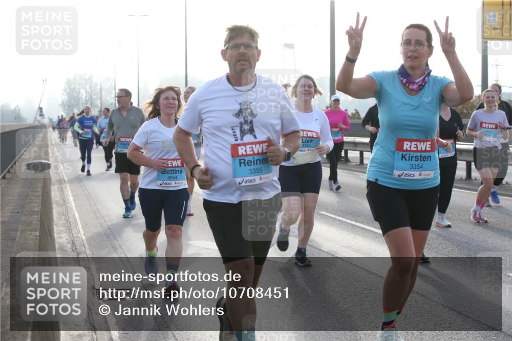 03.10.2026 - Köhlbrandbrückenlauf Jannik Wohlers http://msf.ph/oto/10708451 03.10.2026 09:28:48 Position 3 3654, 3355, 3240, 3354 meine-sportfotos.de