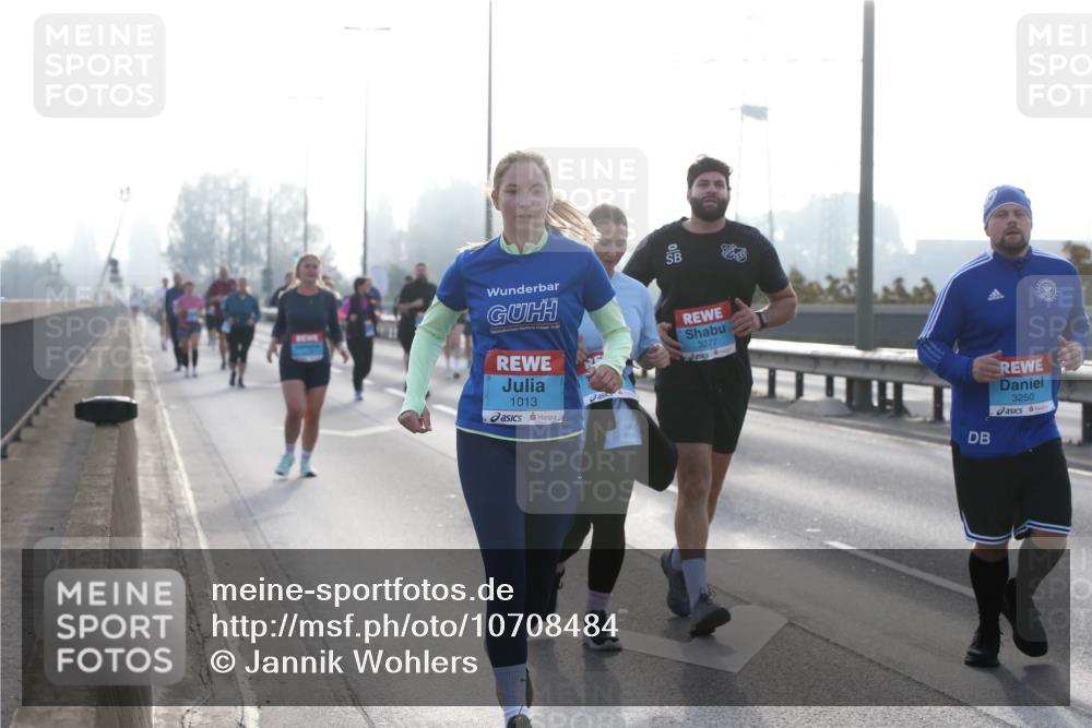03.10.2026 - Köhlbrandbrückenlauf Jannik Wohlers http://msf.ph/oto/10708484 03.10.2026 09:28:55 Position 3 1013, 3277, 3250 meine-sportfotos.de