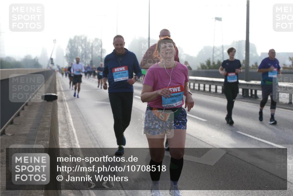 03.10.2026 - Köhlbrandbrückenlauf Jannik Wohlers http://msf.ph/oto/10708518 03.10.2026 09:29:13 Position 3 2585, 1852 meine-sportfotos.de