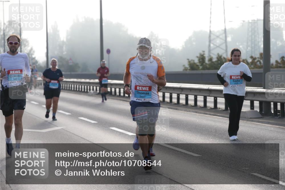 03.10.2026 - Köhlbrandbrückenlauf Jannik Wohlers http://msf.ph/oto/10708544 03.10.2026 09:29:19 Position 3 3497, 3453, 3520 meine-sportfotos.de