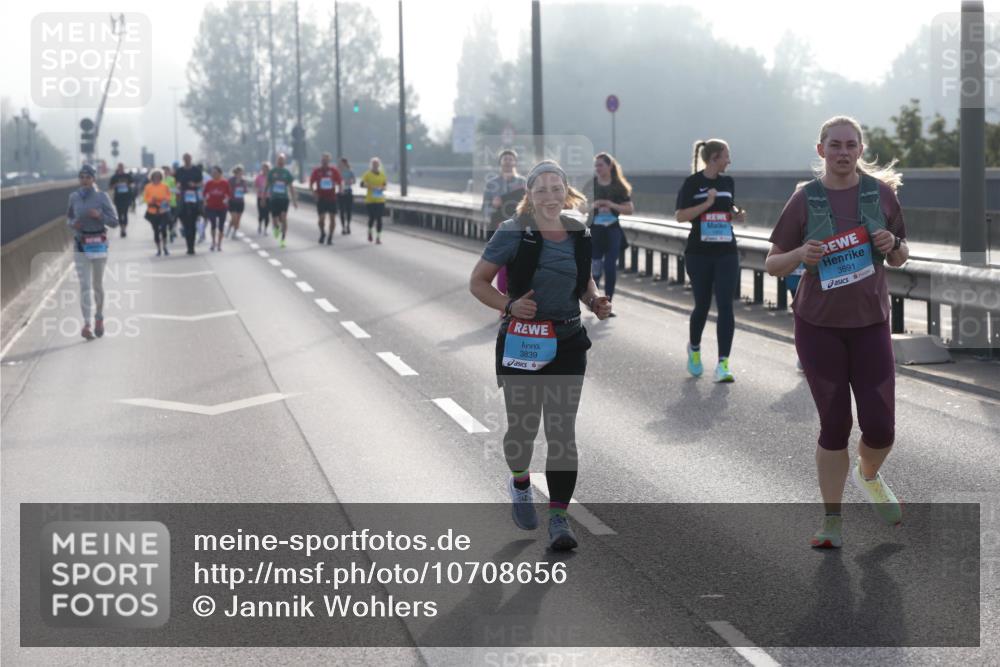 03.10.2026 - Köhlbrandbrückenlauf Jannik Wohlers http://msf.ph/oto/10708656 03.10.2026 09:30:19 Position 3 3839, 3691 meine-sportfotos.de