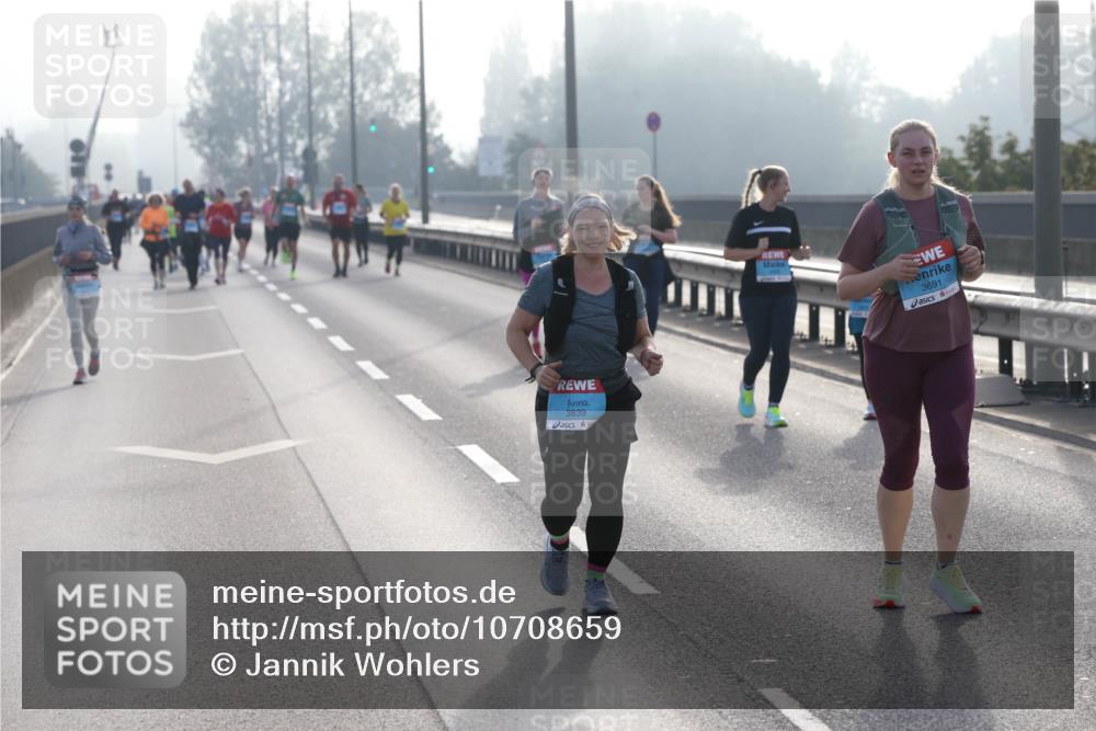 03.10.2026 - Köhlbrandbrückenlauf Jannik Wohlers http://msf.ph/oto/10708659 03.10.2026 09:30:19 Position 3 3839, 3691 meine-sportfotos.de