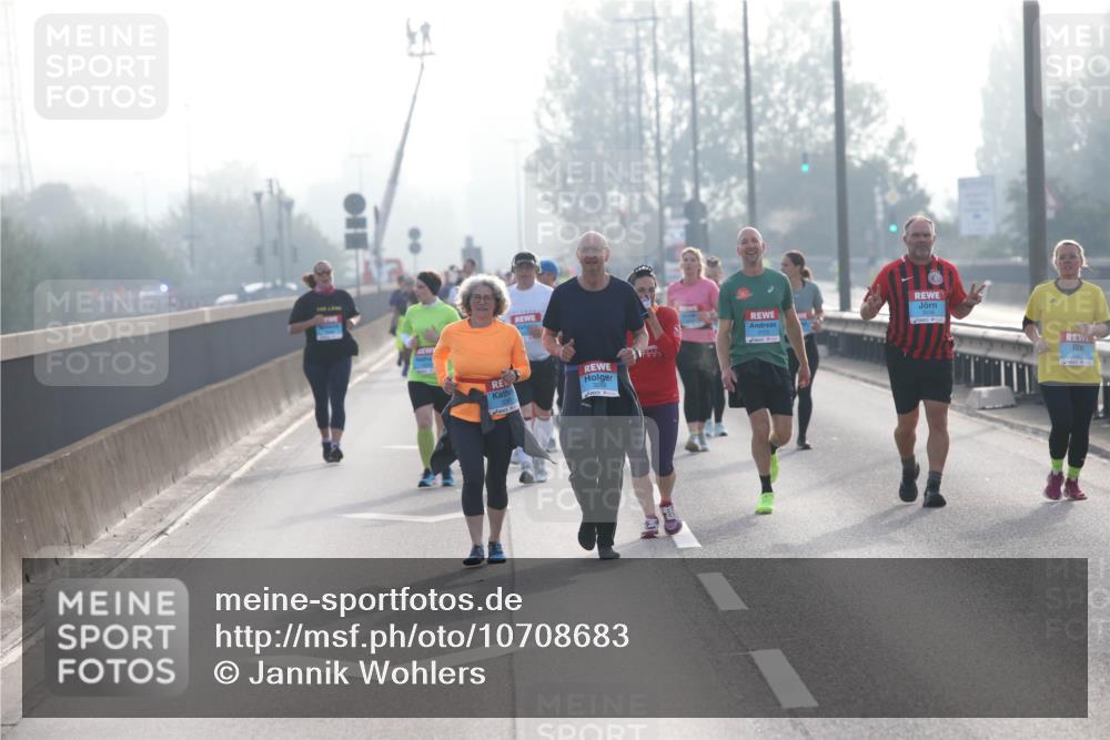 03.10.2026 - Köhlbrandbrückenlauf Jannik Wohlers http://msf.ph/oto/10708683 03.10.2026 09:30:35 Position 3  meine-sportfotos.de