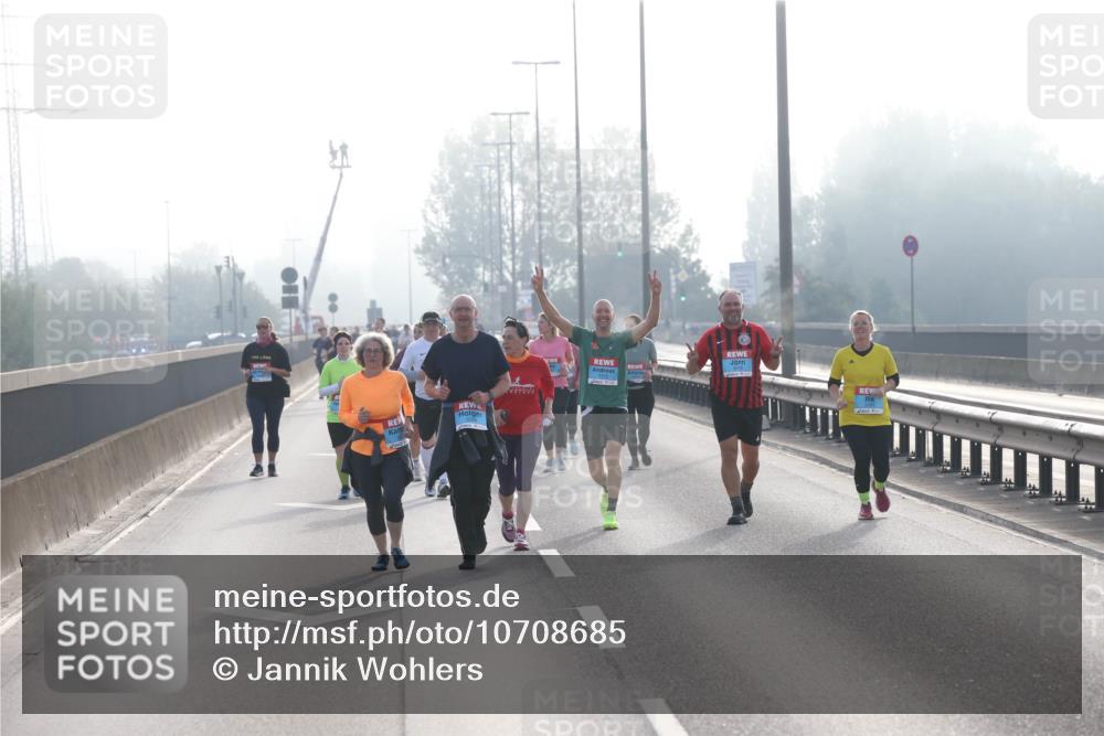 03.10.2026 - Köhlbrandbrückenlauf Jannik Wohlers http://msf.ph/oto/10708685 03.10.2026 09:30:36 Position 3  meine-sportfotos.de