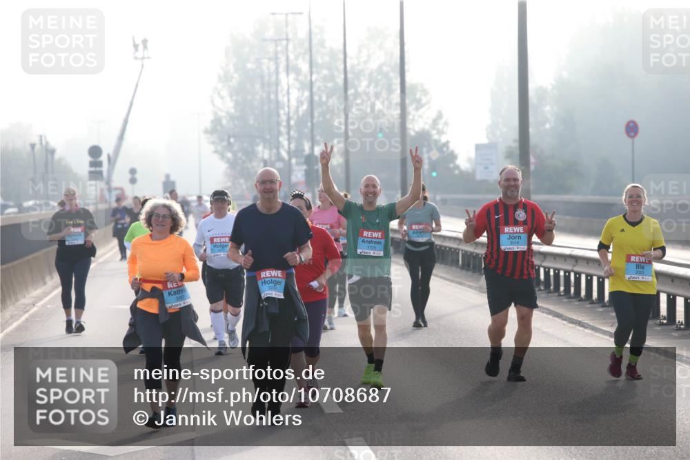 03.10.2026 - Köhlbrandbrückenlauf Jannik Wohlers http://msf.ph/oto/10708687 03.10.2026 09:30:38 Position 3 3287, 3516, 1725, 2001 meine-sportfotos.de