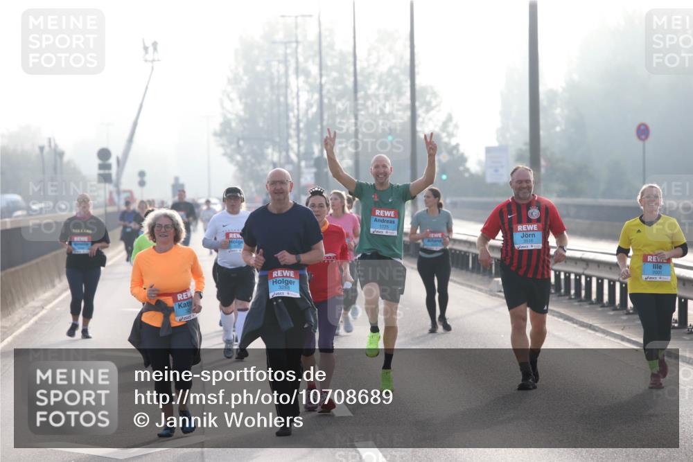 03.10.2026 - Köhlbrandbrückenlauf Jannik Wohlers http://msf.ph/oto/10708689 03.10.2026 09:30:38 Position 3 00, 3288, 1725, 3516 meine-sportfotos.de