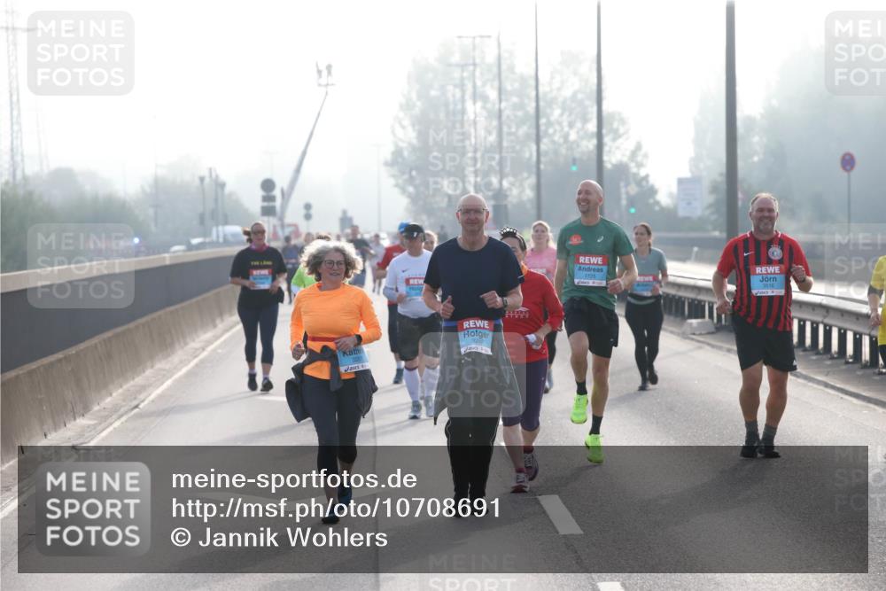 03.10.2026 - Köhlbrandbrückenlauf Jannik Wohlers http://msf.ph/oto/10708691 03.10.2026 09:30:39 Position 3 1725 meine-sportfotos.de