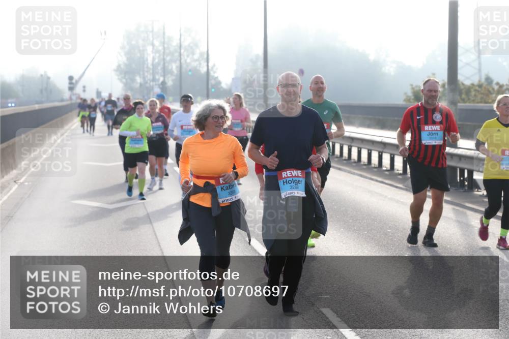 03.10.2026 - Köhlbrandbrückenlauf Jannik Wohlers http://msf.ph/oto/10708697 03.10.2026 09:30:44 Position 3 3287, 3288, 3516 meine-sportfotos.de