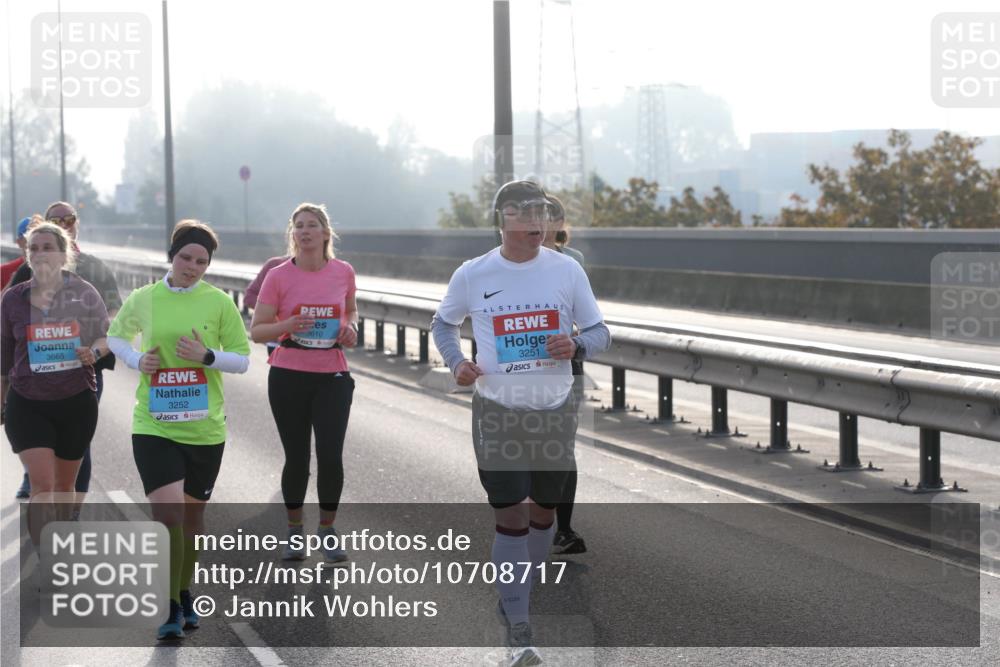03.10.2026 - Köhlbrandbrückenlauf Jannik Wohlers http://msf.ph/oto/10708717 03.10.2026 09:30:51 Position 3 3665, 3252, 3610, 3251 meine-sportfotos.de