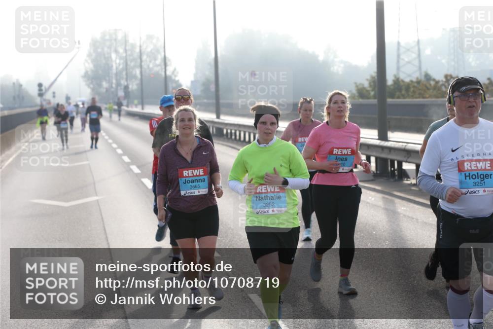 03.10.2026 - Köhlbrandbrückenlauf Jannik Wohlers http://msf.ph/oto/10708719 03.10.2026 09:30:52 Position 3 3665, 3252, 10, 3251 meine-sportfotos.de