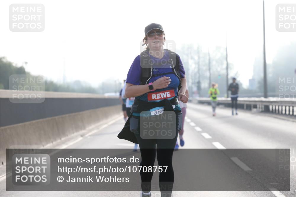 03.10.2026 - Köhlbrandbrückenlauf Jannik Wohlers http://msf.ph/oto/10708757 03.10.2026 09:31:21 Position 3  meine-sportfotos.de