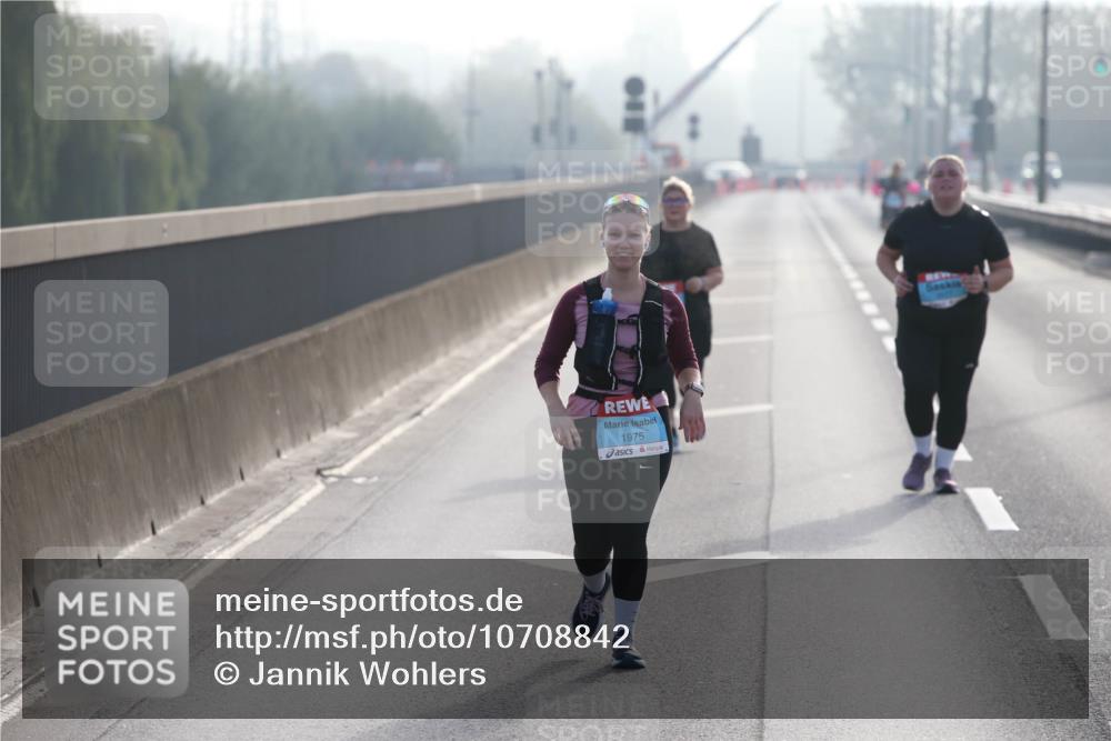 03.10.2026 - Köhlbrandbrückenlauf Jannik Wohlers http://msf.ph/oto/10708842 03.10.2026 09:32:02 Position 3 1975 meine-sportfotos.de
