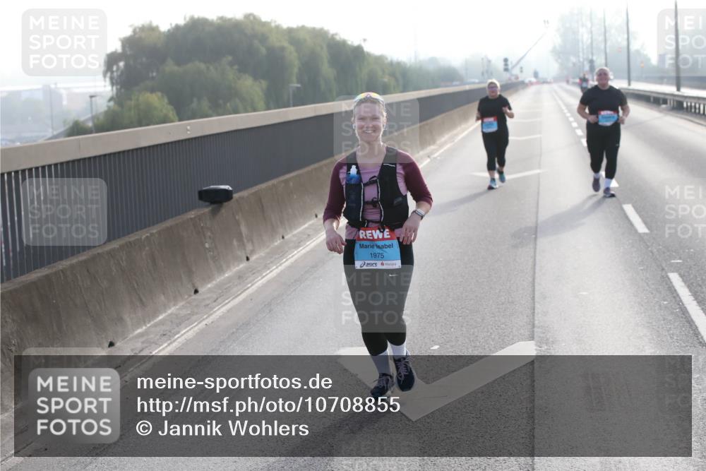 03.10.2026 - Köhlbrandbrückenlauf Jannik Wohlers http://msf.ph/oto/10708855 03.10.2026 09:32:08 Position 3 1975 meine-sportfotos.de