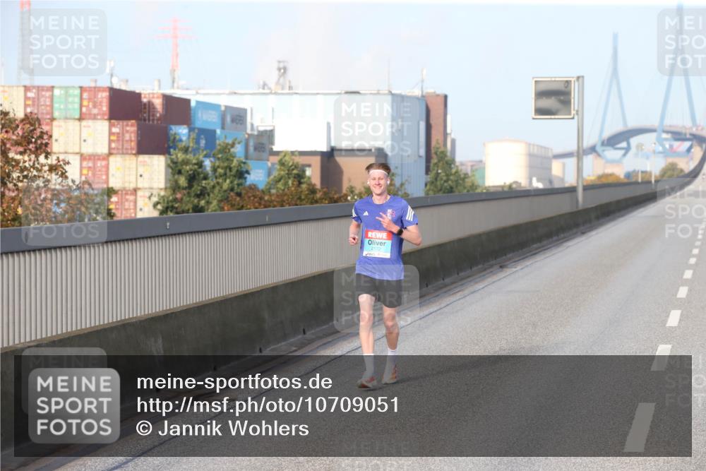 03.10.2026 - Köhlbrandbrückenlauf Jannik Wohlers http://msf.ph/oto/10709051 03.10.2026 09:36:59 Position 3 2172 meine-sportfotos.de