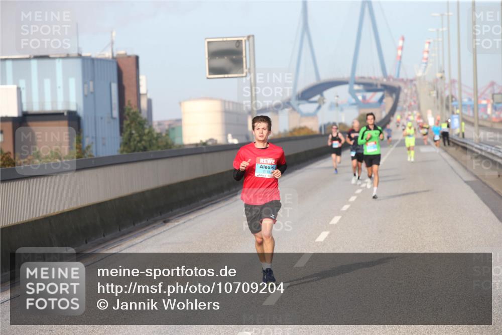 03.10.2026 - Köhlbrandbrückenlauf Jannik Wohlers http://msf.ph/oto/10709204 03.10.2026 09:39:10 Position 3 2181 meine-sportfotos.de
