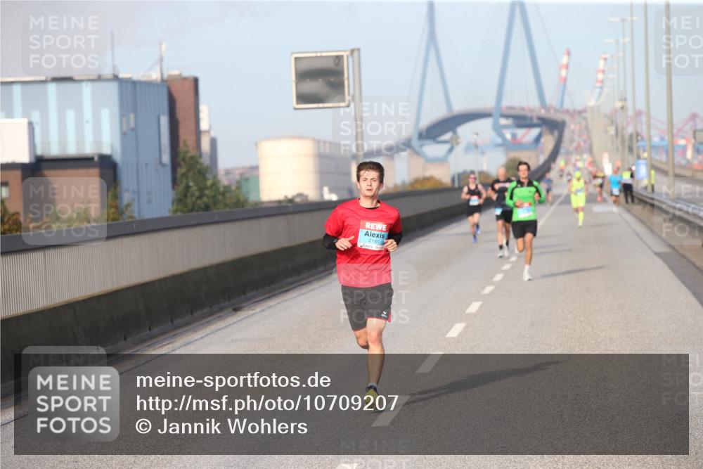 03.10.2026 - Köhlbrandbrückenlauf Jannik Wohlers http://msf.ph/oto/10709207 03.10.2026 09:39:10 Position 3 2181 meine-sportfotos.de