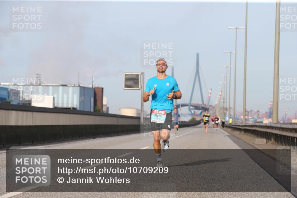 03.10.2026 - Köhlbrandbrückenlauf Jannik Wohlers http://msf.ph/oto/10709209 03.10.2026 09:39:37 Position 3 1260 meine-sportfotos.de