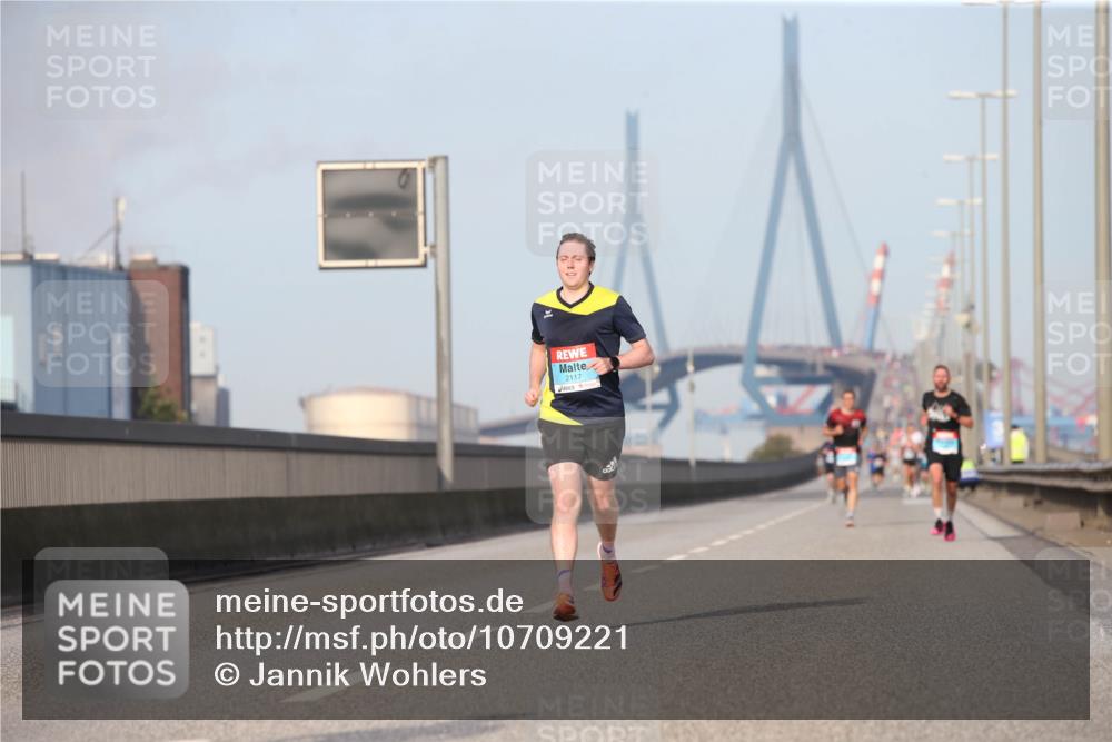 03.10.2026 - Köhlbrandbrückenlauf Jannik Wohlers http://msf.ph/oto/10709221 03.10.2026 09:39:48 Position 3 2117 meine-sportfotos.de