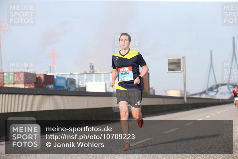 03.10.2026 - Köhlbrandbrückenlauf Jannik Wohlers http://msf.ph/oto/10709223 03.10.2026 09:39:51 Position 3 2117 meine-sportfotos.de