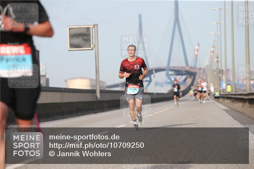 03.10.2026 - Köhlbrandbrückenlauf Jannik Wohlers http://msf.ph/oto/10709250 03.10.2026 09:40:00 Position 3 1097 meine-sportfotos.de