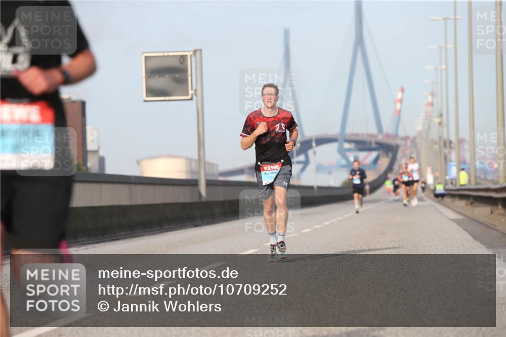 03.10.2026 - Köhlbrandbrückenlauf Jannik Wohlers http://msf.ph/oto/10709252 03.10.2026 09:40:00 Position 3 109 meine-sportfotos.de
