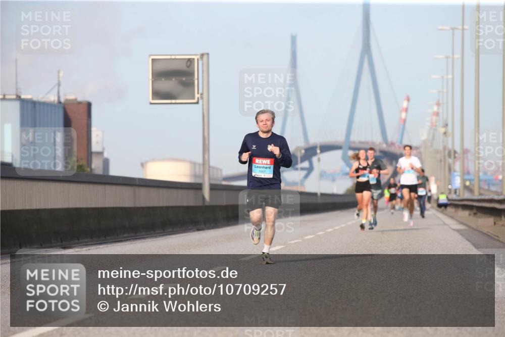 03.10.2026 - Köhlbrandbrückenlauf Jannik Wohlers http://msf.ph/oto/10709257 03.10.2026 09:40:12 Position 3 1007 meine-sportfotos.de