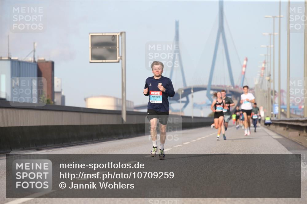 03.10.2026 - Köhlbrandbrückenlauf Jannik Wohlers http://msf.ph/oto/10709259 03.10.2026 09:40:12 Position 3 1007 meine-sportfotos.de