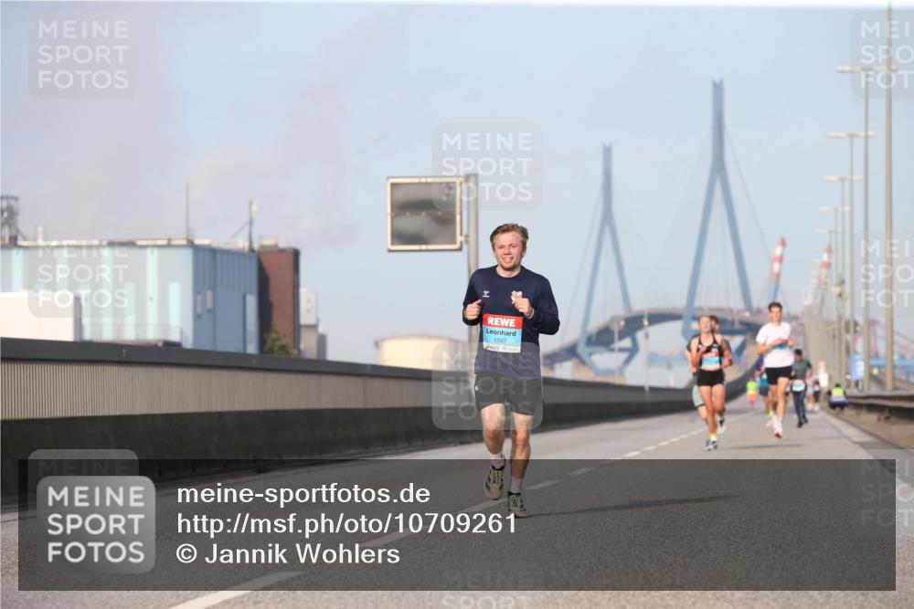 03.10.2026 - Köhlbrandbrückenlauf Jannik Wohlers http://msf.ph/oto/10709261 03.10.2026 09:40:13 Position 3 1007 meine-sportfotos.de