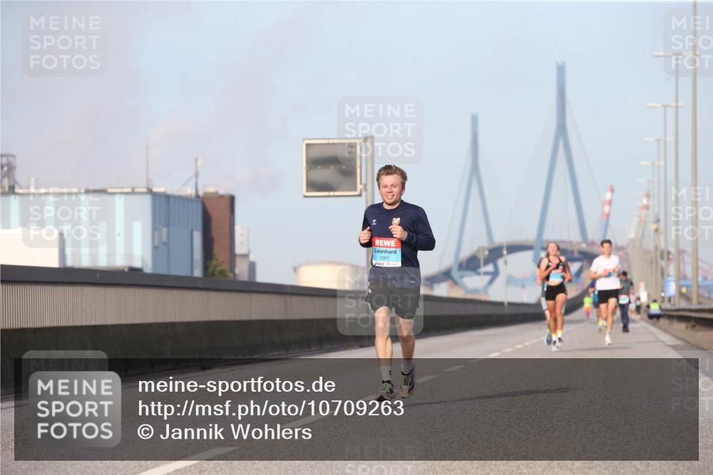 03.10.2026 - Köhlbrandbrückenlauf Jannik Wohlers http://msf.ph/oto/10709263 03.10.2026 09:40:13 Position 3 1007 meine-sportfotos.de
