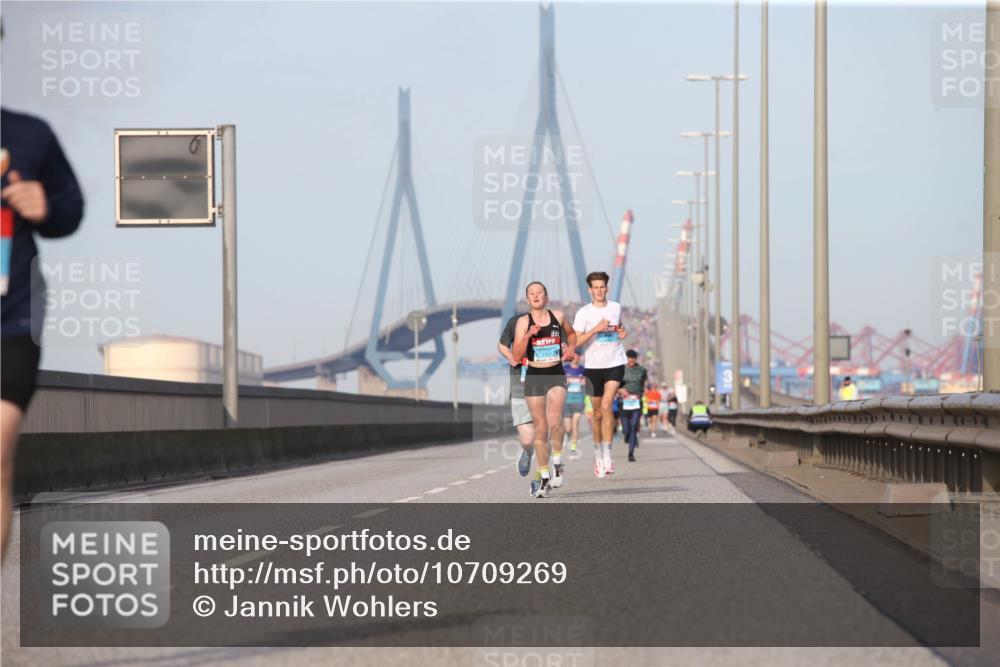 03.10.2026 - Köhlbrandbrückenlauf Jannik Wohlers http://msf.ph/oto/10709269 03.10.2026 09:40:15 Position 3  meine-sportfotos.de