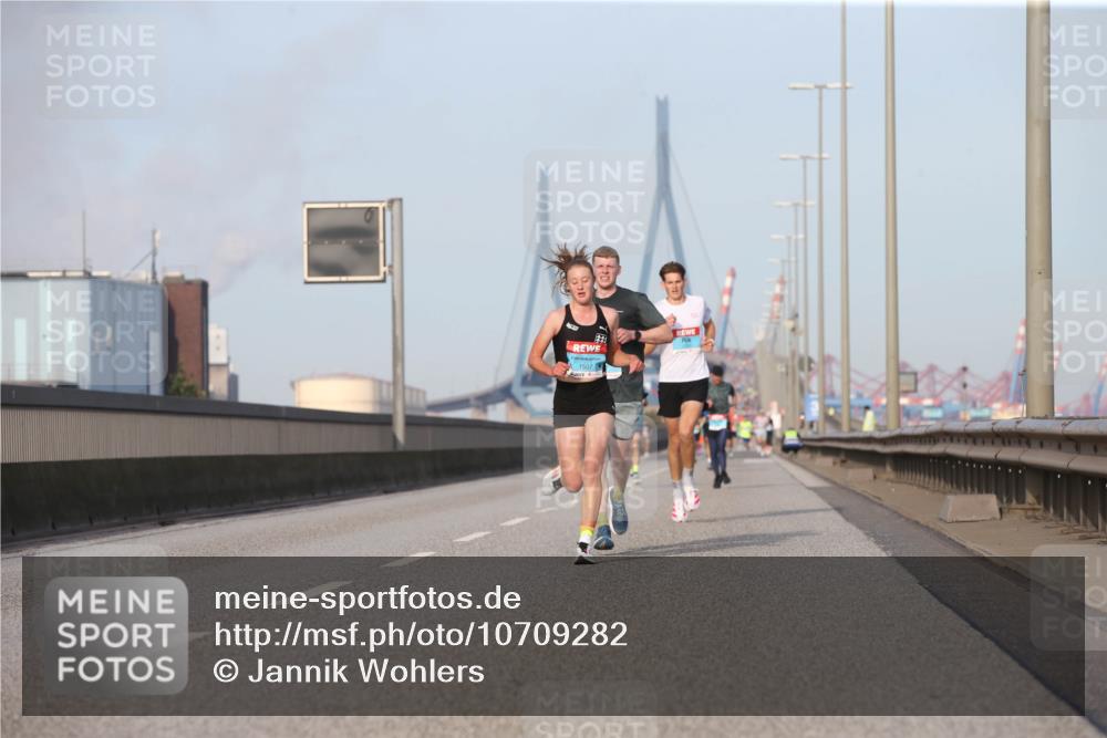 03.10.2026 - Köhlbrandbrückenlauf Jannik Wohlers http://msf.ph/oto/10709282 03.10.2026 09:40:20 Position 3 1507 meine-sportfotos.de