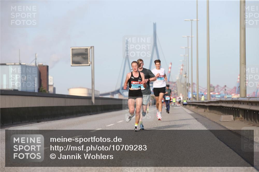 03.10.2026 - Köhlbrandbrückenlauf Jannik Wohlers http://msf.ph/oto/10709283 03.10.2026 09:40:20 Position 3  meine-sportfotos.de
