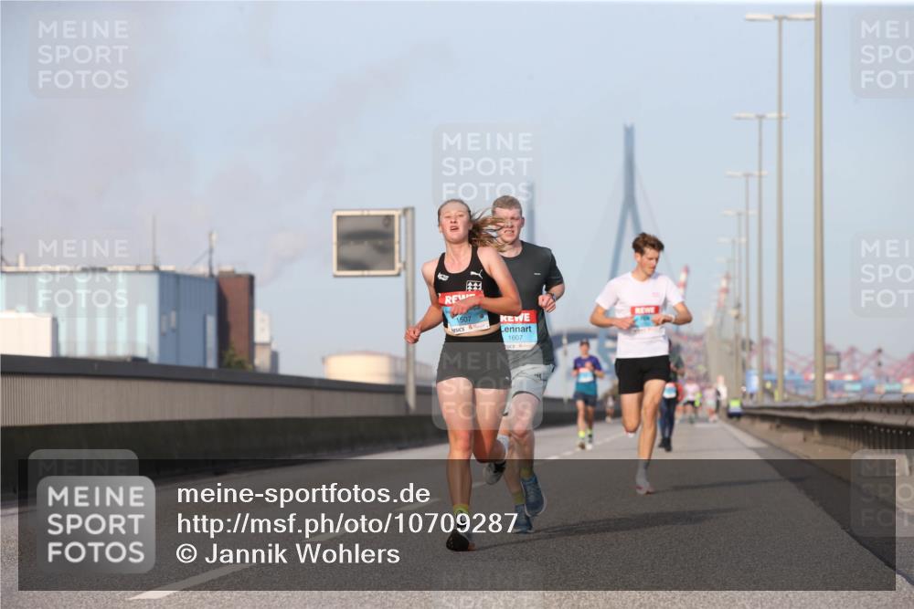 03.10.2026 - Köhlbrandbrückenlauf Jannik Wohlers http://msf.ph/oto/10709287 03.10.2026 09:40:22 Position 3 1507, 1607 meine-sportfotos.de