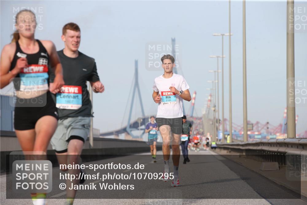 03.10.2026 - Köhlbrandbrückenlauf Jannik Wohlers http://msf.ph/oto/10709295 03.10.2026 09:40:23 Position 3 1607, 2183 meine-sportfotos.de