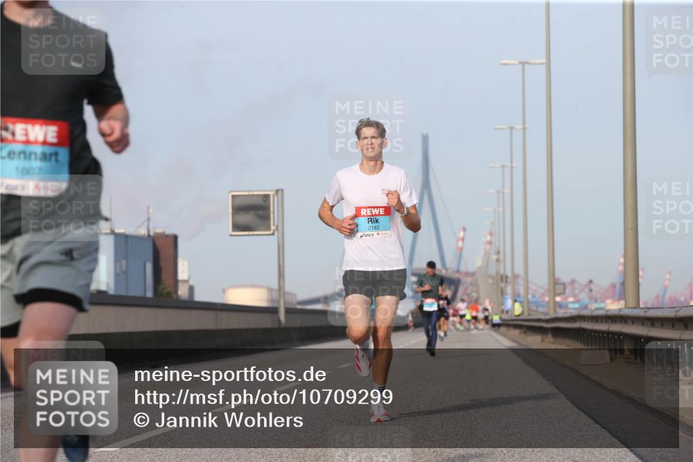 03.10.2026 - Köhlbrandbrückenlauf Jannik Wohlers http://msf.ph/oto/10709299 03.10.2026 09:40:25 Position 3 1607, 94, 2183 meine-sportfotos.de