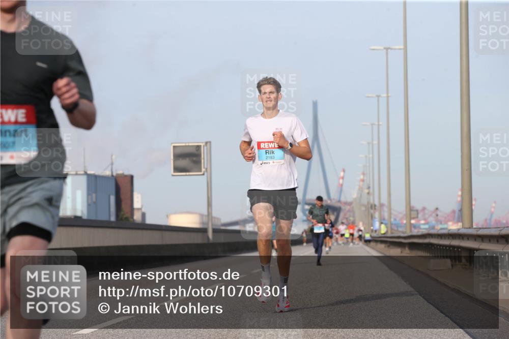 03.10.2026 - Köhlbrandbrückenlauf Jannik Wohlers http://msf.ph/oto/10709301 03.10.2026 09:40:25 Position 3 607, 0, 2183 meine-sportfotos.de