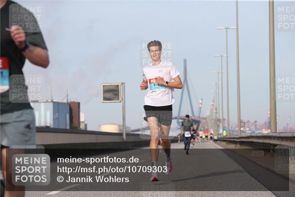 03.10.2026 - Köhlbrandbrückenlauf Jannik Wohlers http://msf.ph/oto/10709303 03.10.2026 09:40:25 Position 3 94, 2183 meine-sportfotos.de