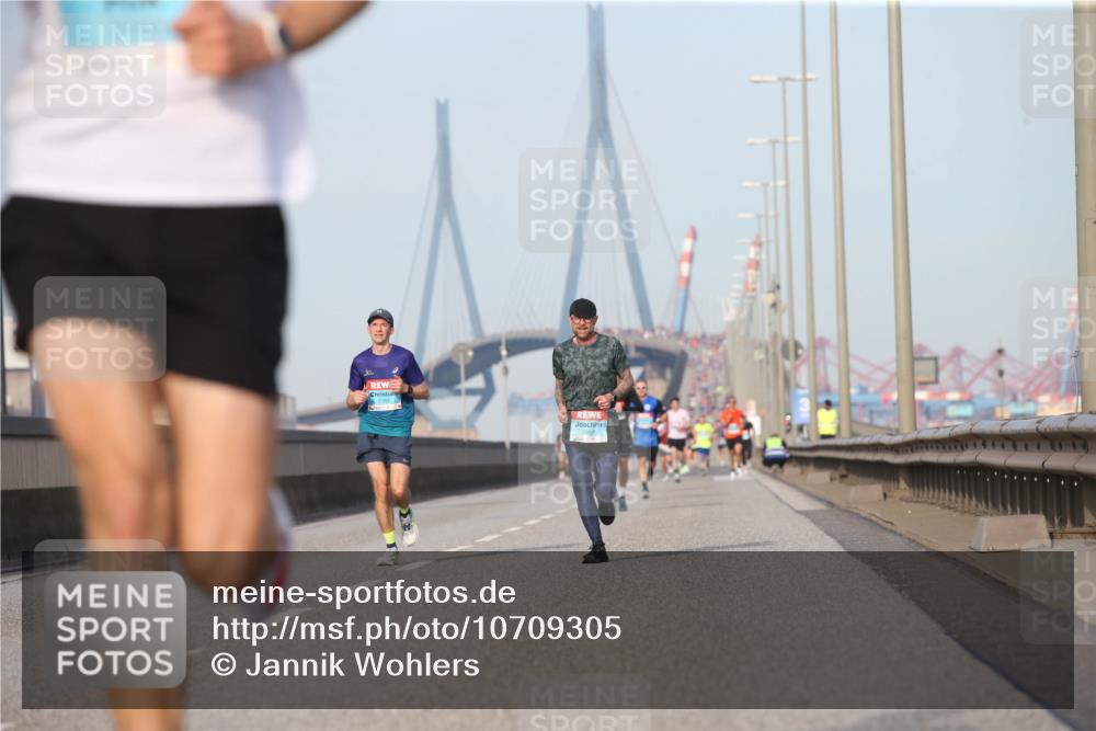 03.10.2026 - Köhlbrandbrückenlauf Jannik Wohlers http://msf.ph/oto/10709305 03.10.2026 09:40:27 Position 3 2165, 2007 meine-sportfotos.de