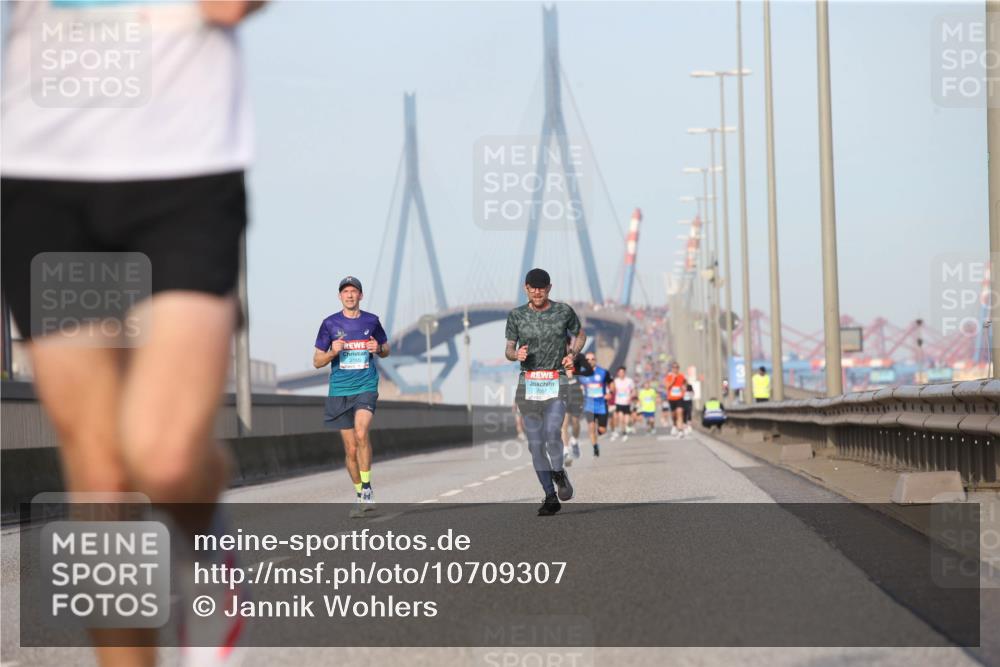 03.10.2026 - Köhlbrandbrückenlauf Jannik Wohlers http://msf.ph/oto/10709307 03.10.2026 09:40:27 Position 3 2067 meine-sportfotos.de