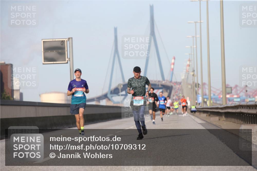 03.10.2026 - Köhlbrandbrückenlauf Jannik Wohlers http://msf.ph/oto/10709312 03.10.2026 09:40:28 Position 3 2067 meine-sportfotos.de