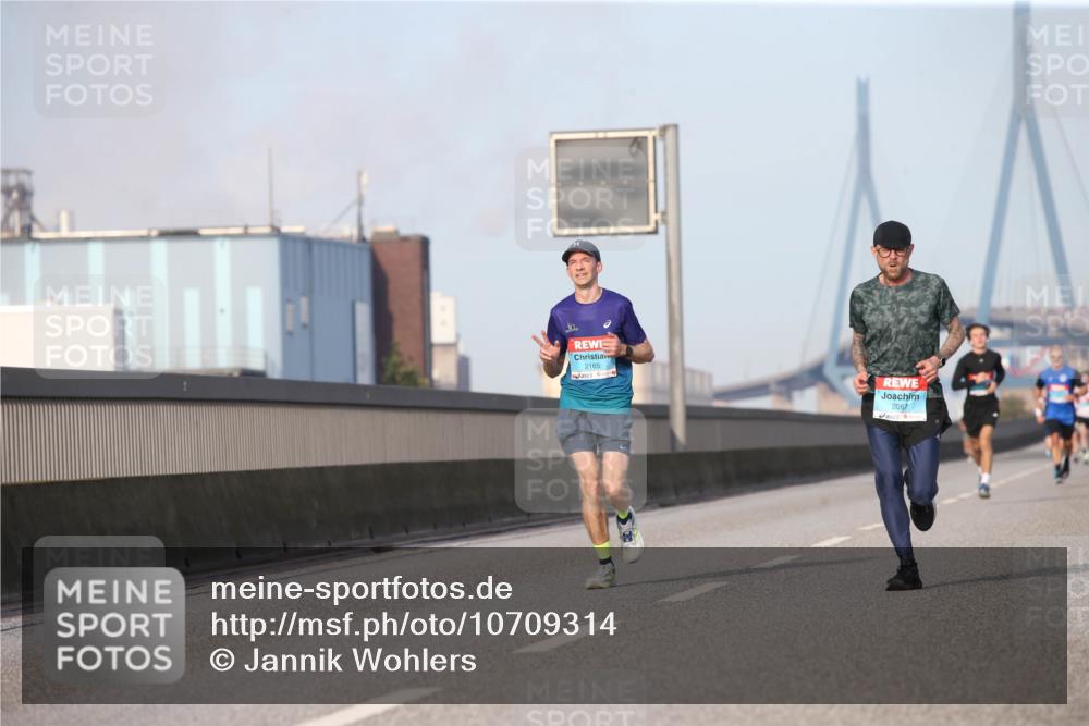 03.10.2026 - Köhlbrandbrückenlauf Jannik Wohlers http://msf.ph/oto/10709314 03.10.2026 09:40:29 Position 3 2165, 2067 meine-sportfotos.de