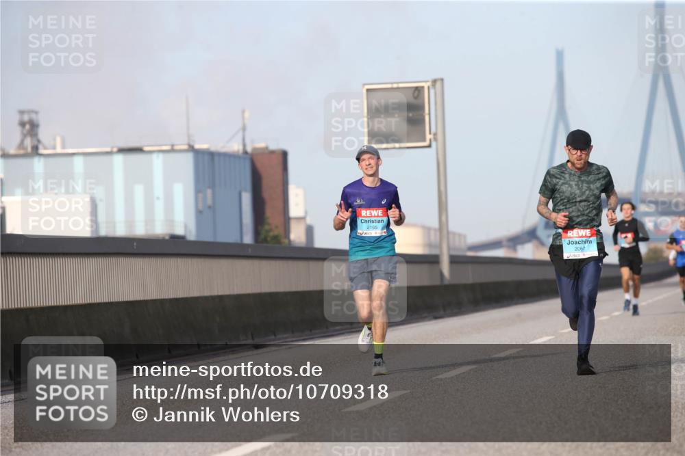 03.10.2026 - Köhlbrandbrückenlauf Jannik Wohlers http://msf.ph/oto/10709318 03.10.2026 09:40:30 Position 3 2165, 2067 meine-sportfotos.de