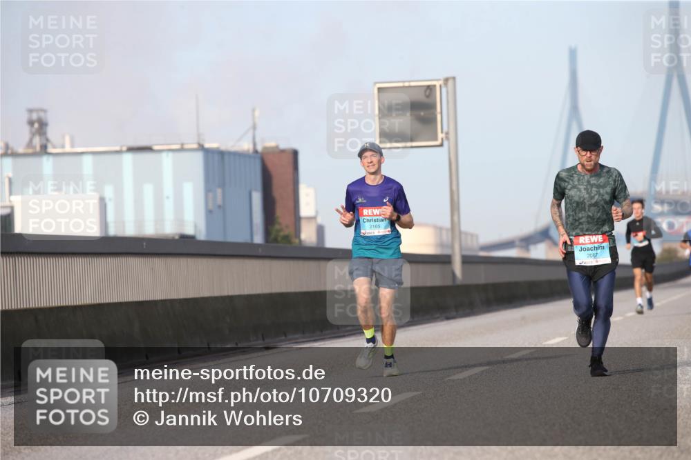 03.10.2026 - Köhlbrandbrückenlauf Jannik Wohlers http://msf.ph/oto/10709320 03.10.2026 09:40:30 Position 3 2165, 2067 meine-sportfotos.de