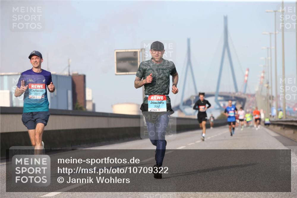 03.10.2026 - Köhlbrandbrückenlauf Jannik Wohlers http://msf.ph/oto/10709322 03.10.2026 09:40:32 Position 3 2165, 2067 meine-sportfotos.de