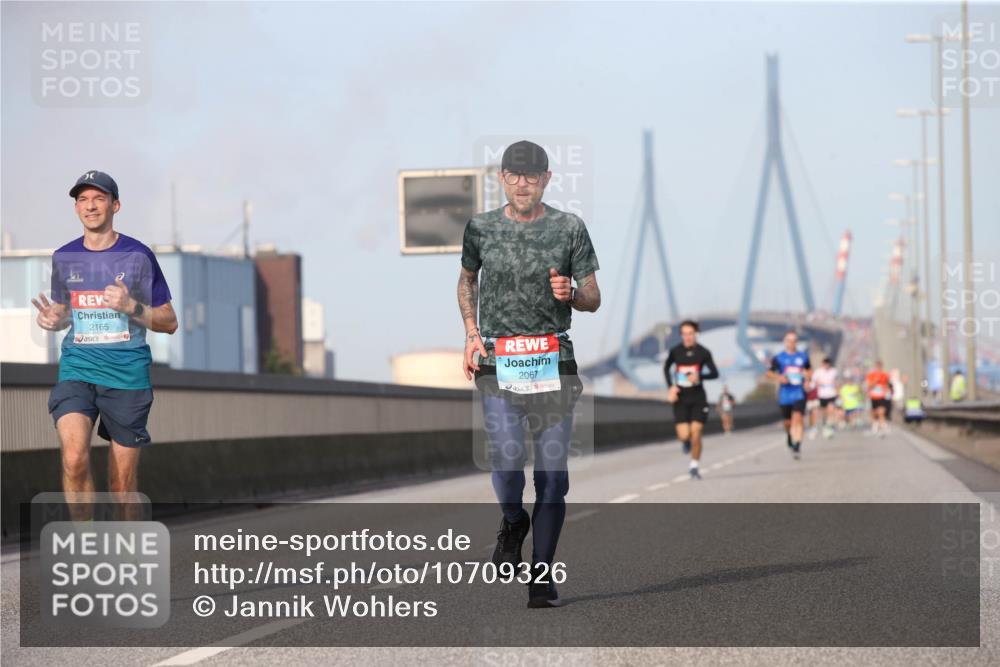 03.10.2026 - Köhlbrandbrückenlauf Jannik Wohlers http://msf.ph/oto/10709326 03.10.2026 09:40:32 Position 3 2165, 2067 meine-sportfotos.de