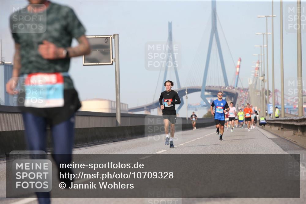 03.10.2026 - Köhlbrandbrückenlauf Jannik Wohlers http://msf.ph/oto/10709328 03.10.2026 09:40:33 Position 3  meine-sportfotos.de