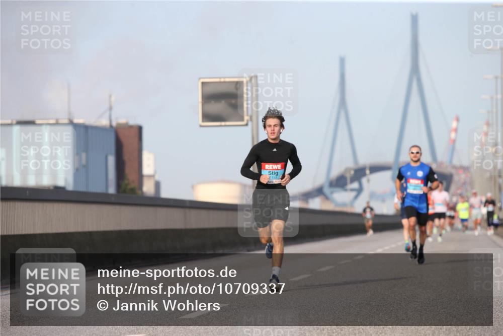 03.10.2026 - Köhlbrandbrückenlauf Jannik Wohlers http://msf.ph/oto/10709337 03.10.2026 09:40:38 Position 3 2153 meine-sportfotos.de