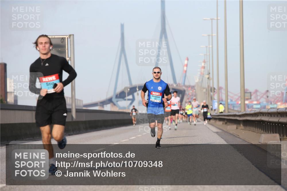 03.10.2026 - Köhlbrandbrückenlauf Jannik Wohlers http://msf.ph/oto/10709348 03.10.2026 09:40:40 Position 3 1823 meine-sportfotos.de